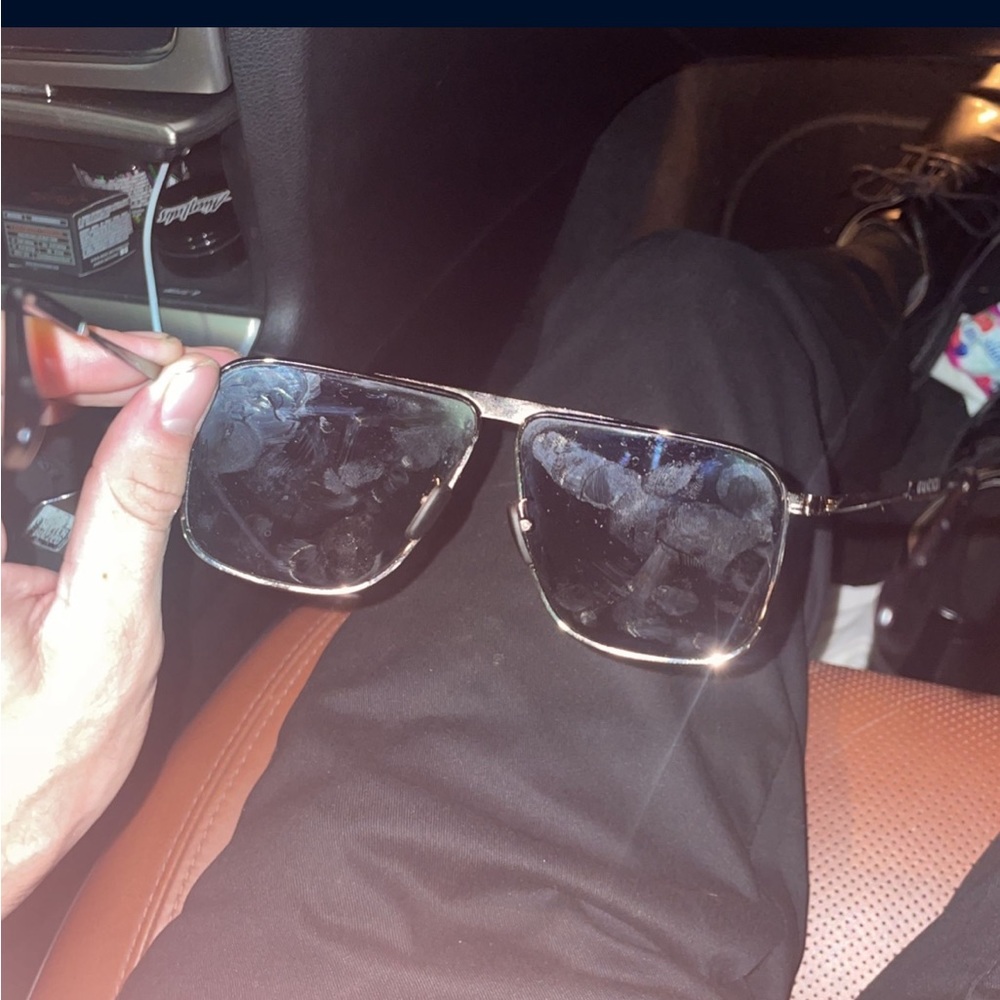 Gucci Aviator Sunglasses, they are not scratched and are cleaned. - Picture 3 of 4
